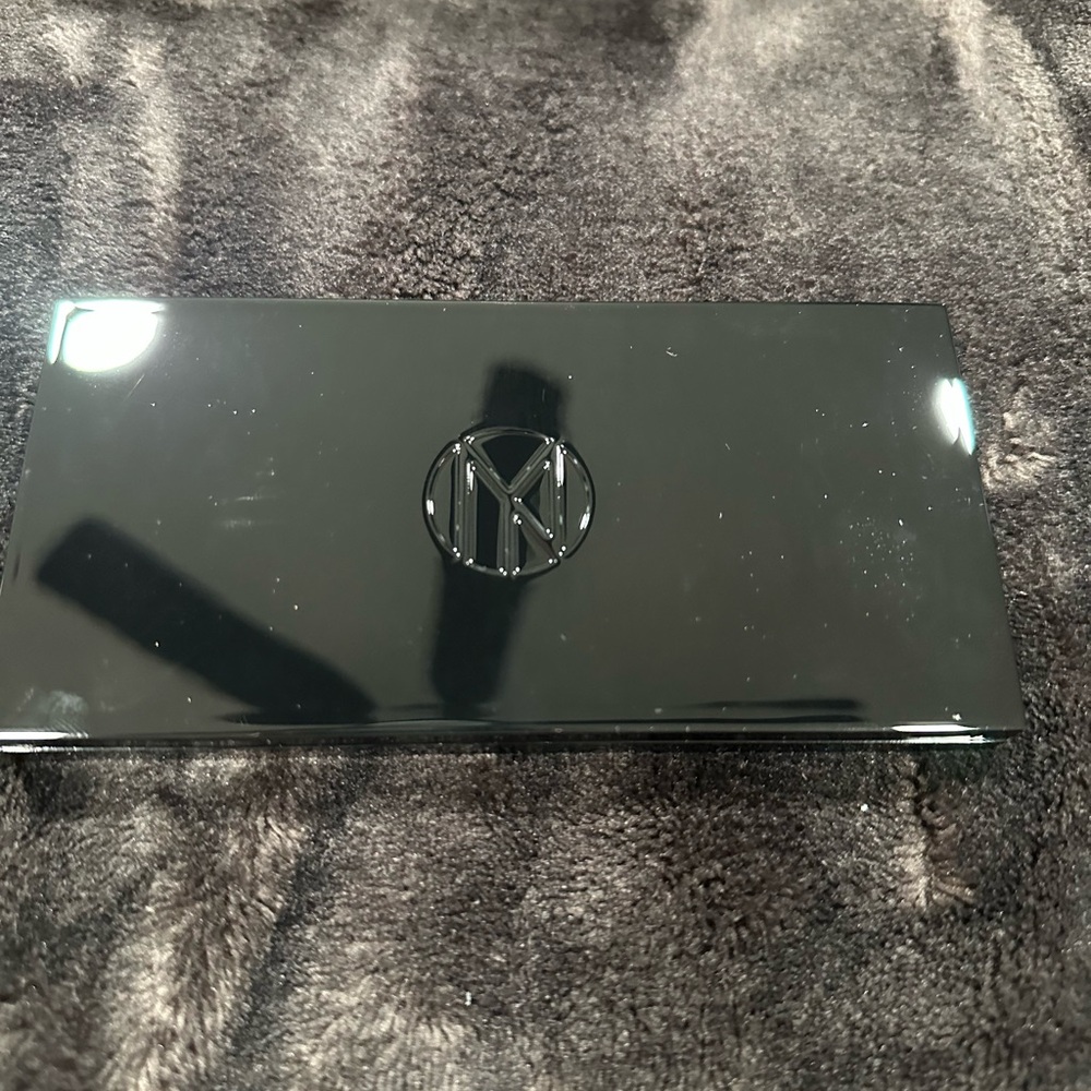 **New** Il Makiage High Impact 8-Pan Color Palette Shade Addict - Picture 13 of 14